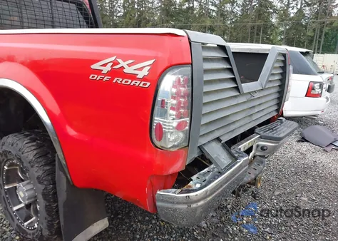 2001 Ford F-250 Lariat/Xl/Xlt z USA, uszkodzony, nr VIN 1FTNX21F61EB77222